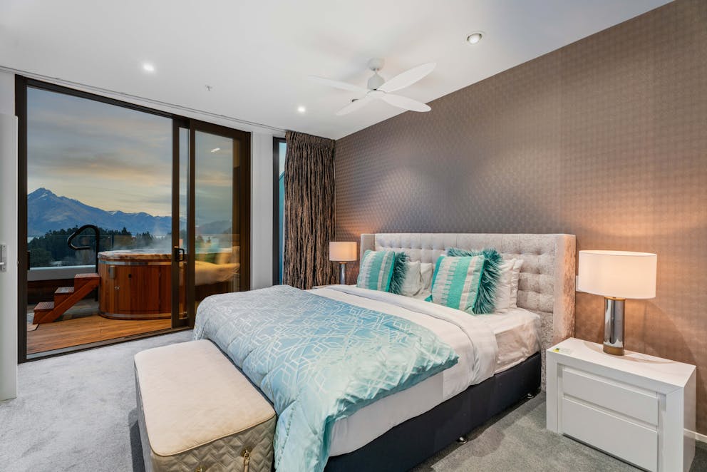 013 Jacuzzi Hot Tub Penthouse 416 by Staysouth