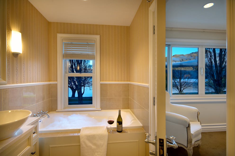 Esplanade Queenstown003 E5904 Managed by Staysouth