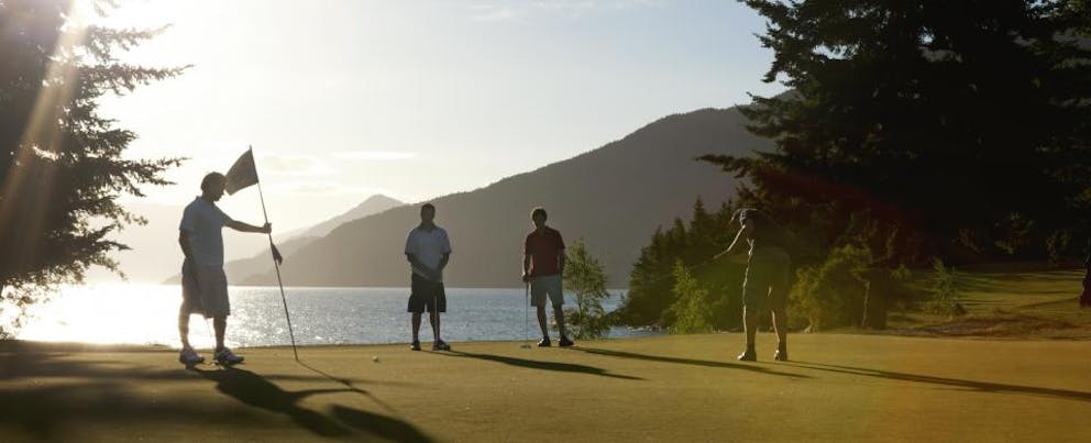 croppedimage960390 A spring evening of golf