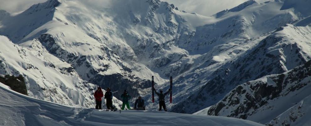 croppedimage960390 Heliskiing with Harris Mountains Heliskiing